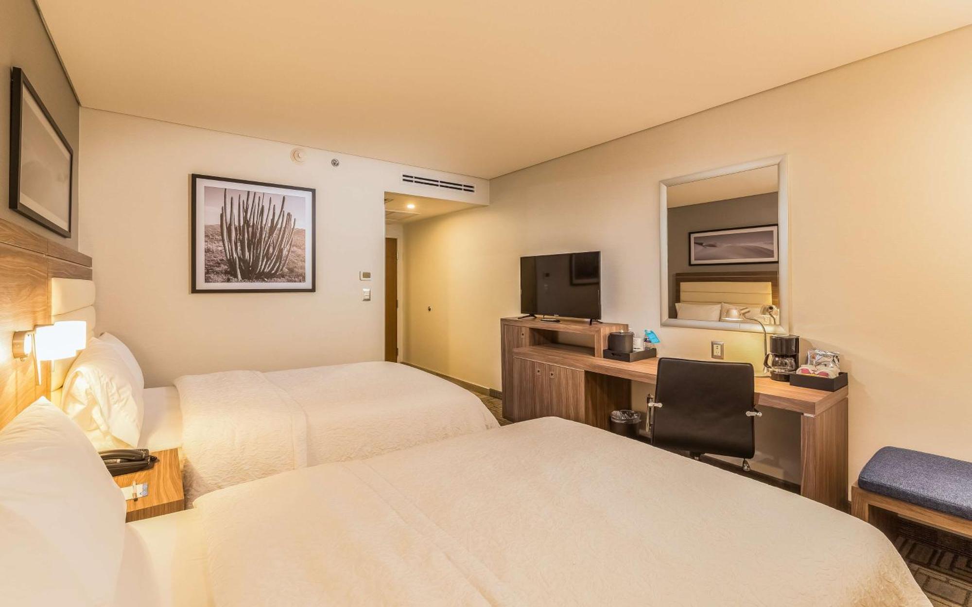 Hampton Inn By Hilton Tijuana Exterior photo