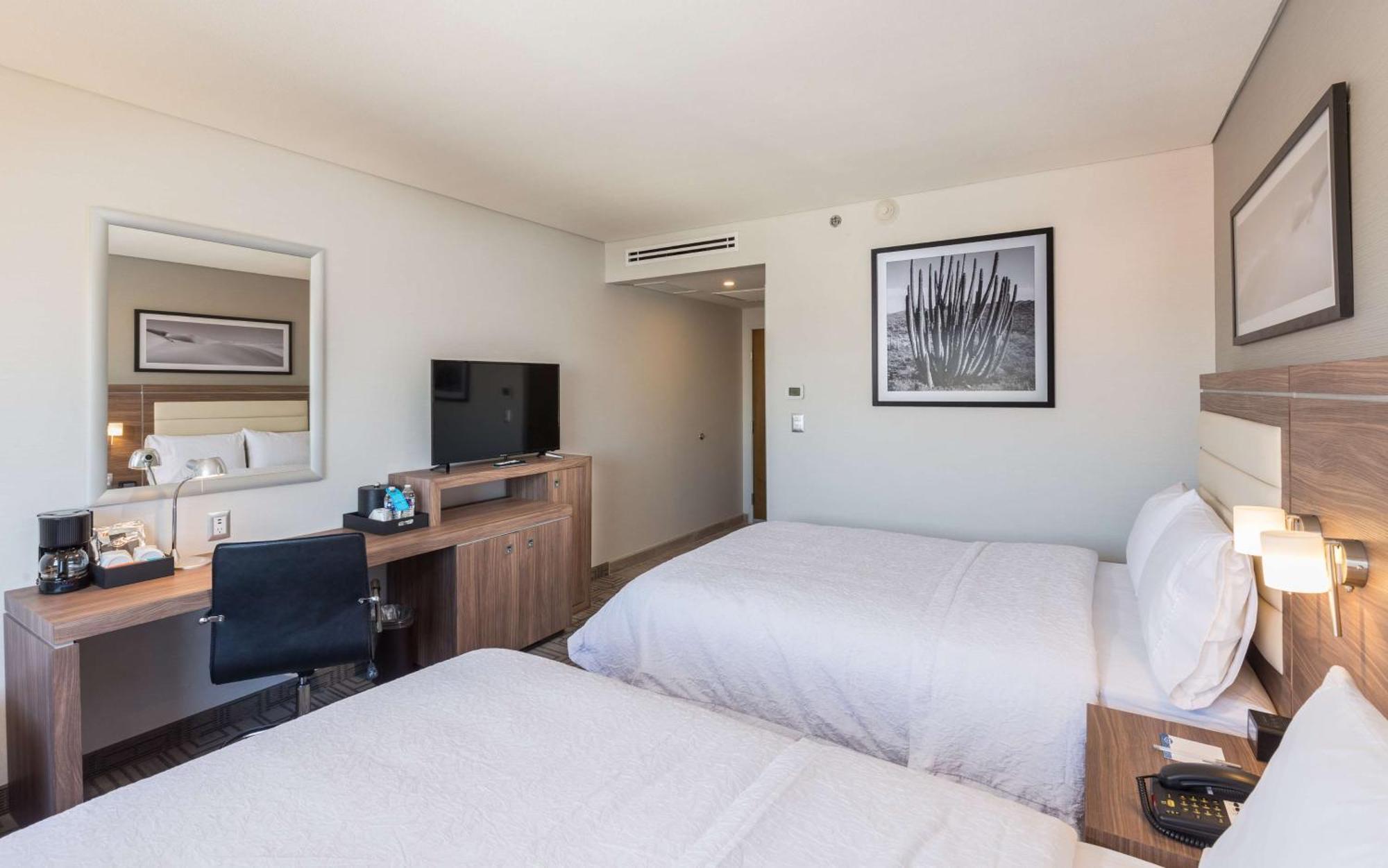 Hampton Inn By Hilton Tijuana Exterior photo